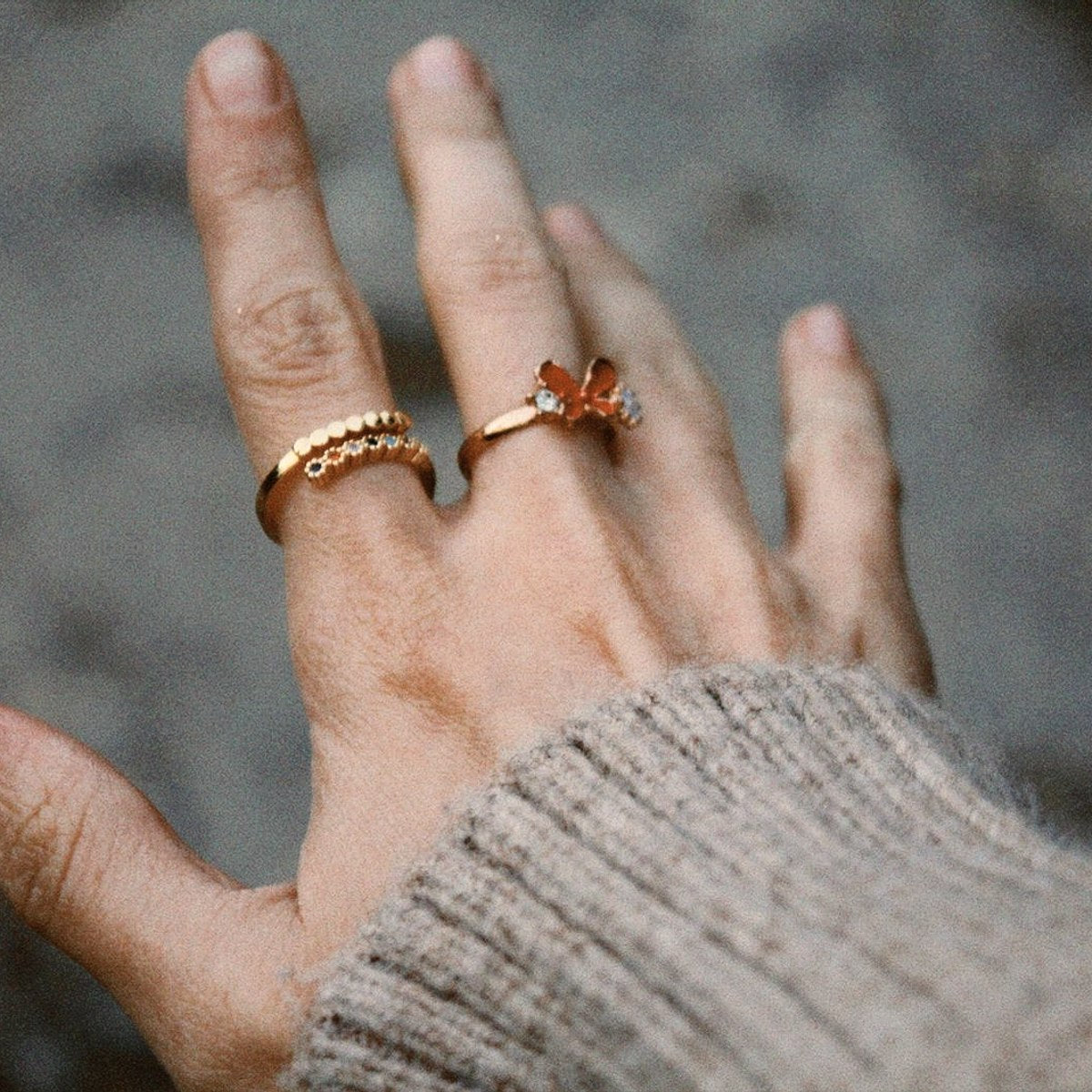 Aurum stacking ringen op de hand